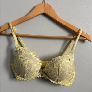 Victoria's Secret Light Yellow Lace Bra